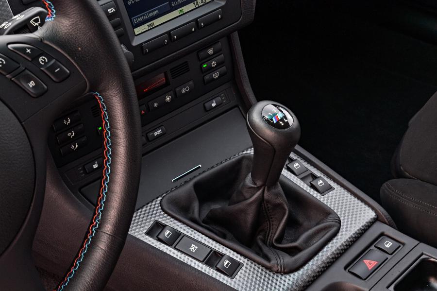 Детали интерьера BMW M3 Touring Concept (E46) 2000 года  (фото 29 из 29)
